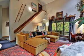 Smart TV, books - 15 min to Okemo/Killington Cozy Mountain Cabin (Plymouth)