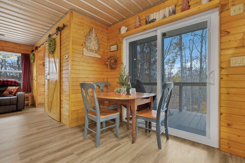 Lovely 1-bedroom cabin with AC in Southeast Ohio