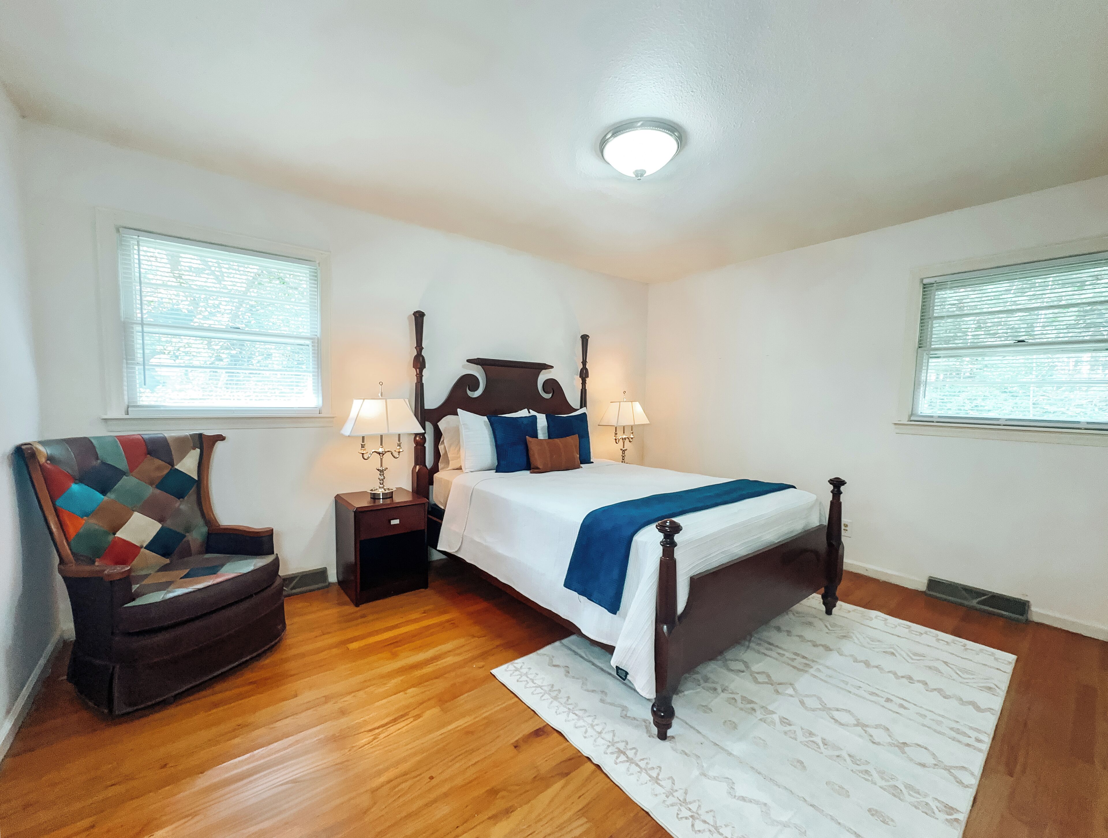 4 bedrooms, iron/ironing board, free WiFi, bed sheets