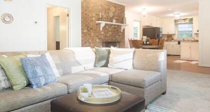 4BR 2BA • 10 min to downtown, UNC • >30 day stays available