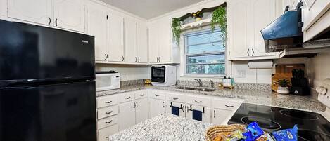 Frigorífic, microones, forn i placa de cuina