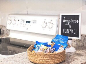 Interior - 4BR 2BA • 10 min to downtown, UNC • >30 day stays available (Chapel Hill)