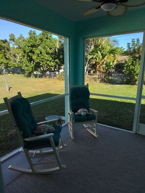 Terrace/patio - Cape Coral fenced pet friendly home - Sleeps 10 (Cape Coral)