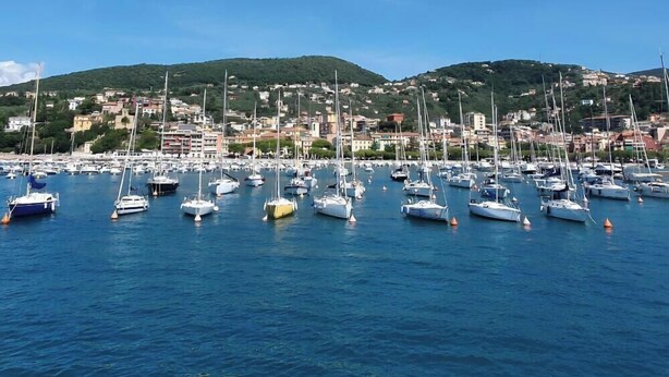 A marina with numerous boats docked, a coastal town in the background, and hills. - CASA FIVIZZANO A vacation home in Tuscan style. Pet friendly (Fivizzano)
