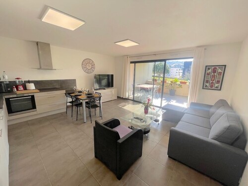 3-room apartment for 6 people in Porticcio, 300m from beaches. Fully equipped.