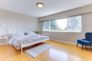4 bedrooms, WiFi, bed sheets - An Immaculate Family House in West Vancouver (West Vancouver)