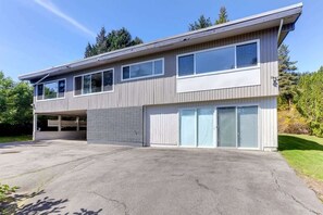 Exterior - An Immaculate Family House in West Vancouver (West Vancouver)