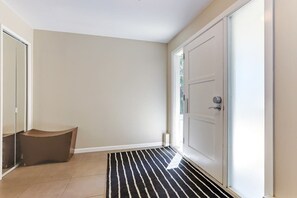 Interior - An Immaculate Family House in West Vancouver (West Vancouver)