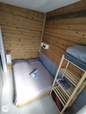 Internet, bed sheets - 2-bedroom house 850m from the beach, north of the island (Florianópolis)