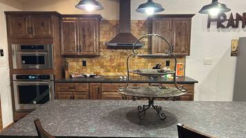 Micro-ondes, four, plaque de cuisson, lave-vaisselle