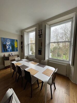 Meeting facility - South Kensington, High Ceiling, Natural Light 2BR Flat (london)