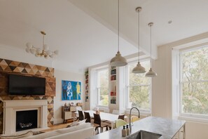 Interior - South Kensington, High Ceiling, Natural Light 2BR Flat (london)