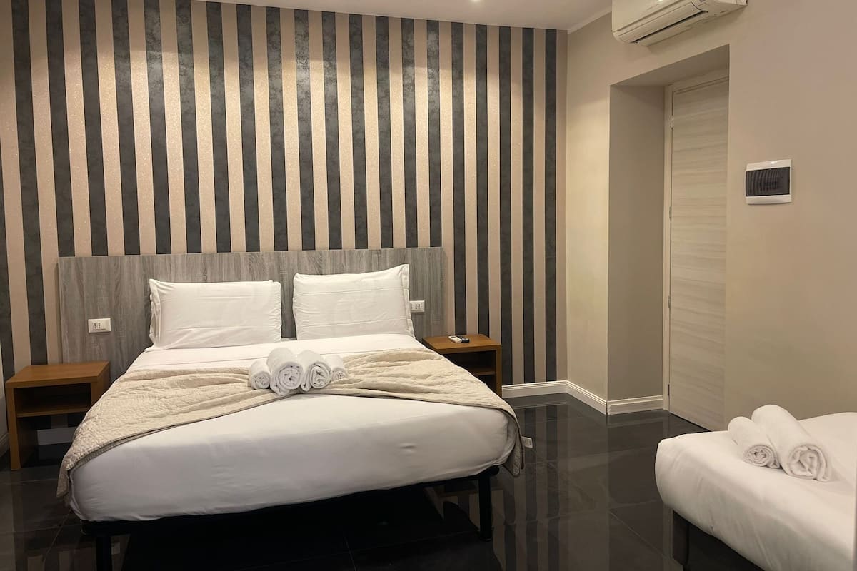 Superior Double Room, City View | Desk, blackout drapes, iron/ironing board, free WiFi