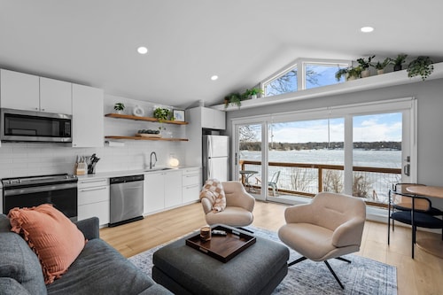 Cozy Lake Johanna Retreat w/ Private Dock