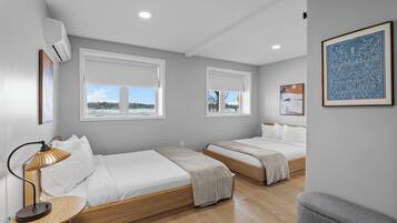 Tabla de planchar con plancha, wifi gratis y ropa de cama