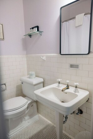 Handtücher, Seife, Toilettenpapier