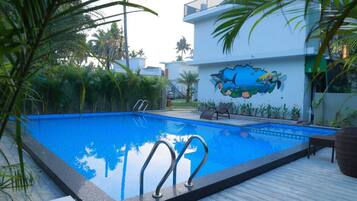 Kolam renang outdoor