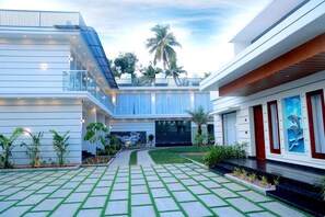 Exterior - Palm Wave Beach Resort (Kochi)
