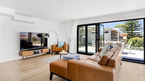 Smart TV, video games, ping pong, books - Bellagio - Swimming Pool with Ocean Views (Callala Beach)