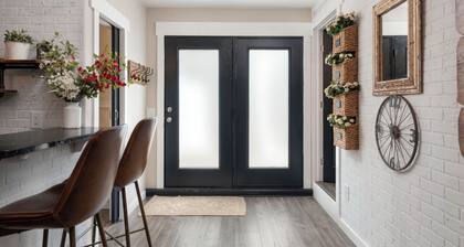 Private, Centrally Located 1-Bedroom Guest House