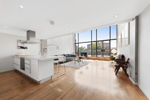 Interior - Wenlock Road N1 🚇 Old St 🚇 Angel (London)