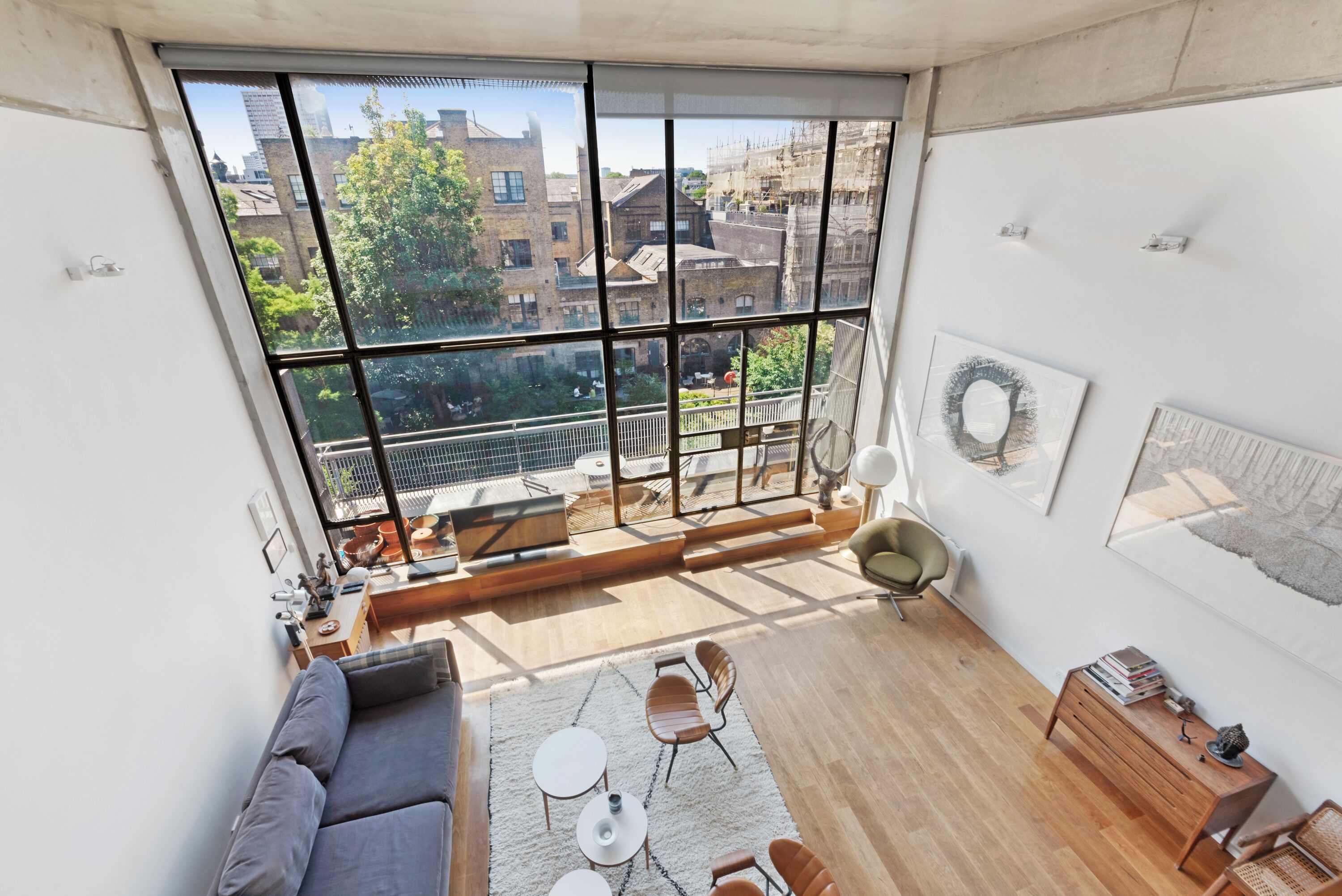 智能電視、DVD 播放機、書籍、音響