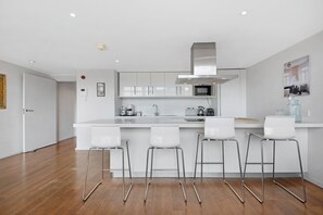 Fridge, microwave, oven, stovetop - Wenlock Road N1 🚇 Old St 🚇 Angel (London)