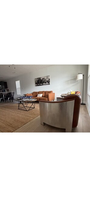 Smart TV - Modern 3 bedroom house with AC in charming Elizabethtown with free Ev charging (Elizabethtown)