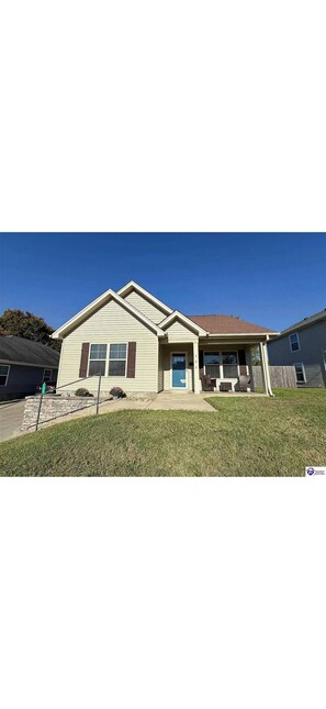 Exterior - Modern 3 bedroom house with AC in charming Elizabethtown with free Ev charging (Elizabethtown)