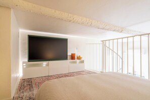 Room - Old Town Studio · Balcony · AC · Near Beach (Antibes)