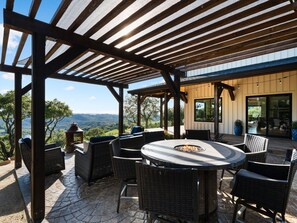 Outdoor dining - Magical Sunset and Vineyard Views (Santa Rosa)