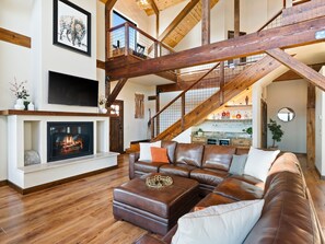 Living area - Magical Sunset and Vineyard Views (Santa Rosa)