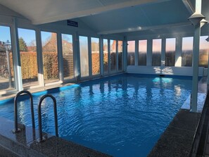 Indoor pool, a heated pool - Your "home port" in Butjadingen - spacious family apartment with pool*sauna*dogs (Butjadingen)