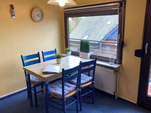 Dining - Your "home port" in Butjadingen - spacious family apartment with pool*sauna*dogs (Butjadingen)