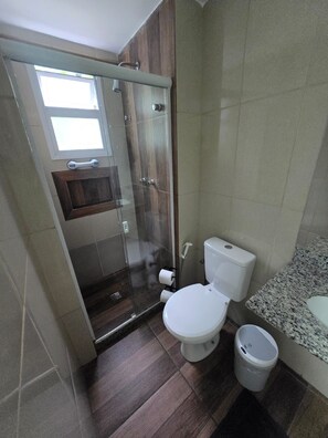 Shower, toilet paper - Porto Real Resort: Rest, Sun and Sea (Mangaratiba - RJ) (Mangaratiba)