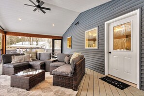 TV, fireplace, offices - Hemlock Drift | Pond, Sauna, Hot Tub & Arcade Room (Mosinee)