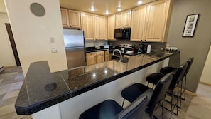 Private kitchen - Remodeled Condo w/ FREE WiFi, Parking, Heated Pool, Hot Tubs, Skier Shuttles (Avon)