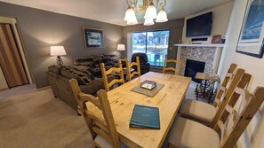 Dining - Remodeled Condo w/ FREE WiFi, Parking, Heated Pool, Hot Tubs, Skier Shuttles (Avon)