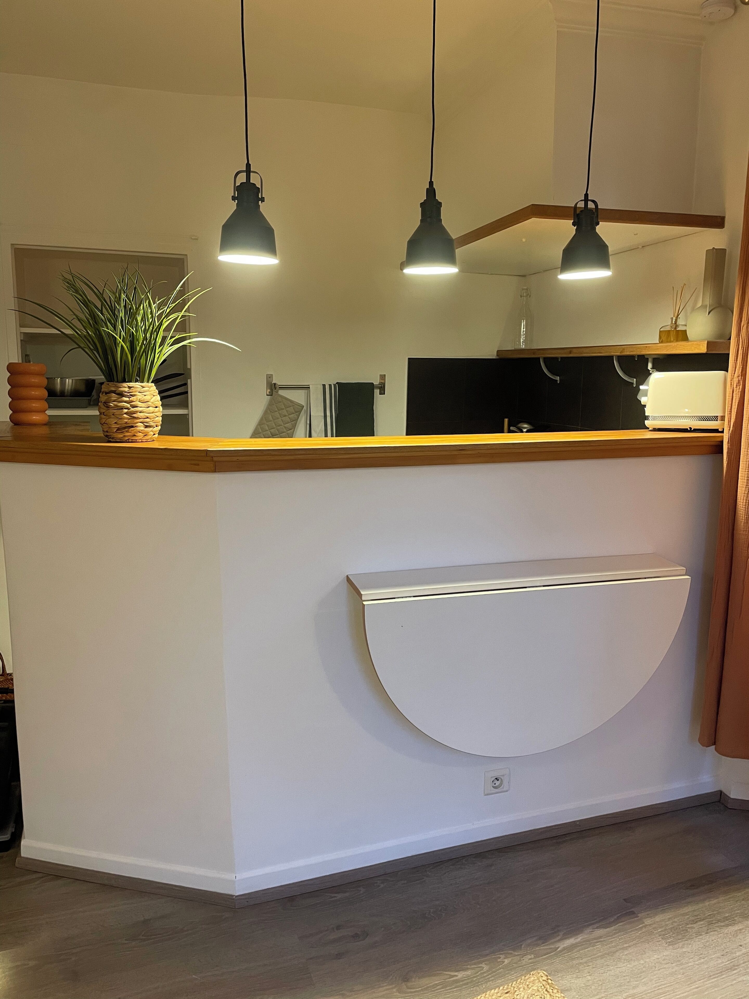 Dusj, hårføner, håndklær og såpe