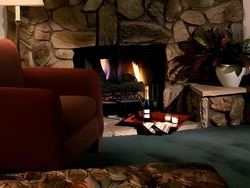 Cozy 1-bedroom resort in enchanting Big Bear Lake Sleeps 4