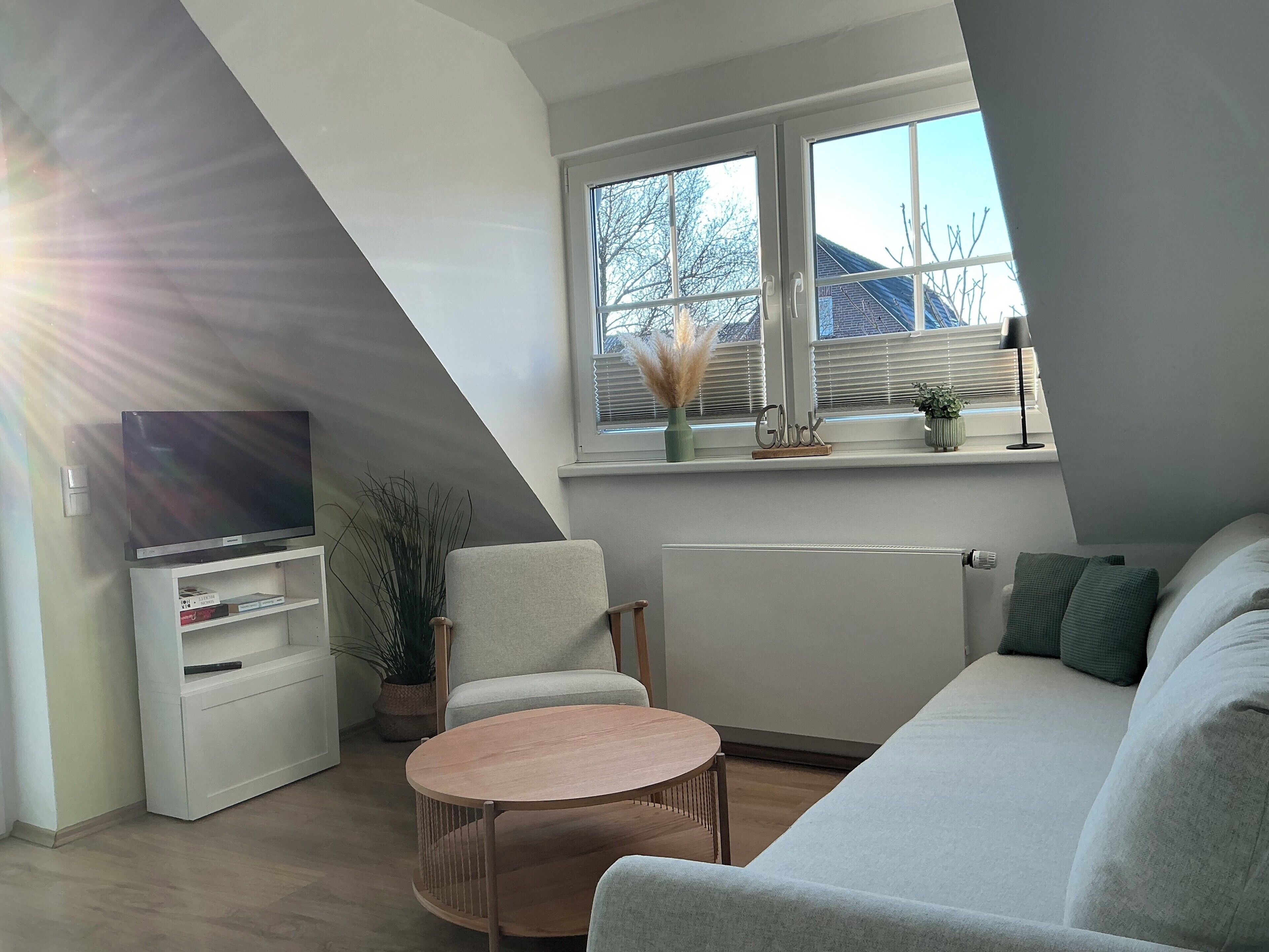 Fernseher, Bücher, Stereoanlage