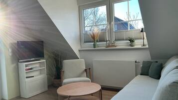 Fernseher, Bücher, Stereoanlage