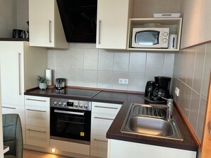 Fridge, microwave, oven, stovetop - !!!New opening offer!!! Neuharle 33, right on the beach! (Neuharlingersiel)