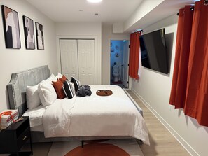 Tabla de planchar con plancha, wifi y ropa de cama 