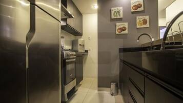 Coffee/tea maker, fridge, microwave, oven