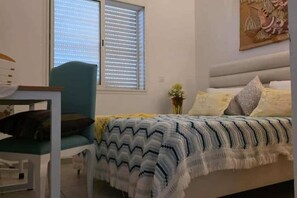 Silitysrauta/-lauta, Wi-Fi, vuodevaatteet