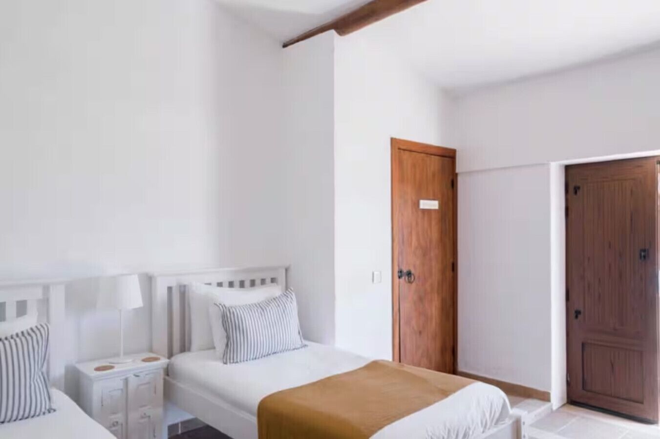 15 bedrooms, desk, iron/ironing board, free WiFi