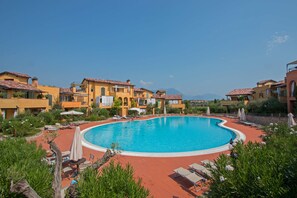 Outdoor pool - One-bedroom apartment in resort with pools and tennis (Manerba del Garda)