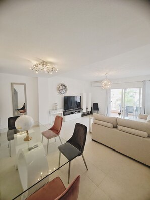 TV - Infinity Ocean View Apartment (Costa Adeje)