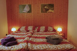 1 quarto, Wi-Fi de cortesia, roupa de cama